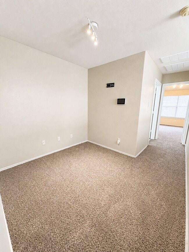 Building Photo - 16619 Newglen Ln