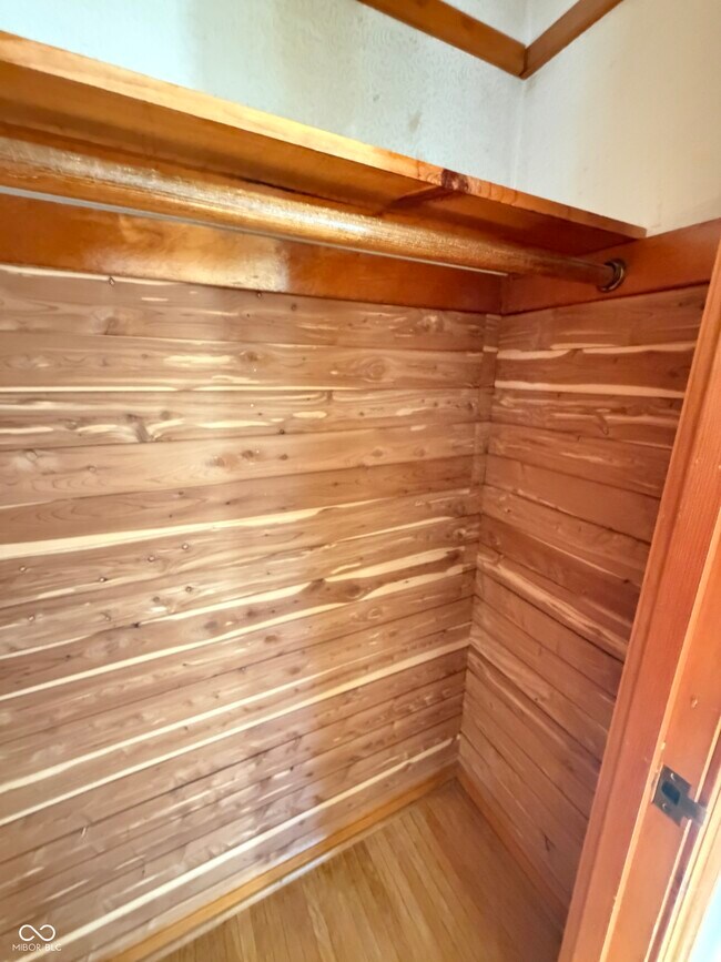 Building Photo - 1437 N Leland Ave