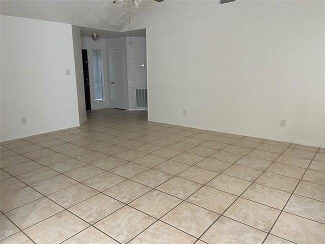 Building Photo - 10901 W Dogwood Dr