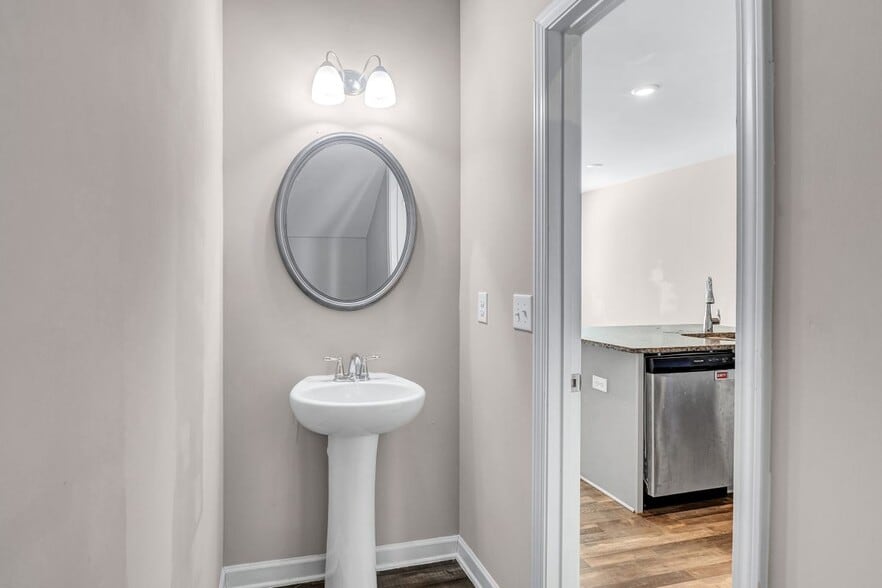 Building Photo - 585 McWilliams Rd SE