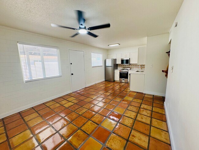 Building Photo - 817 S Melody Ln