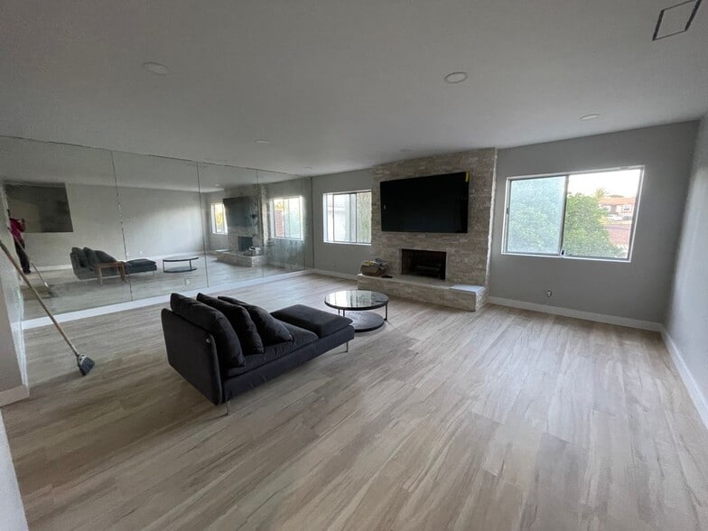 Building Photo - 1237 W 124th St