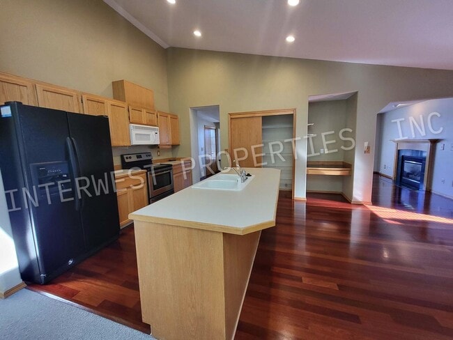 Building Photo - Spacious 3Bd Ba Ranch Style Home With A/C,...