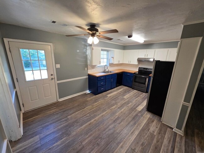 Building Photo - 74 Pond St