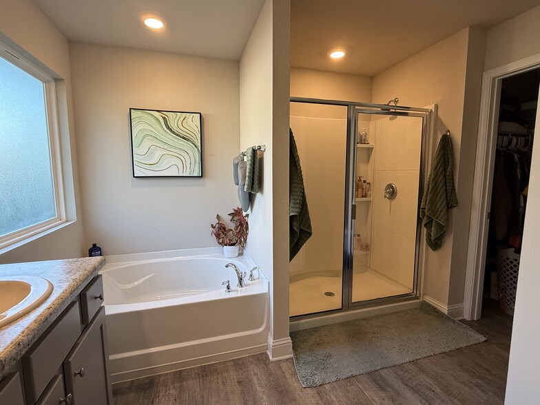 Building Photo - 6439 Eastland Cir