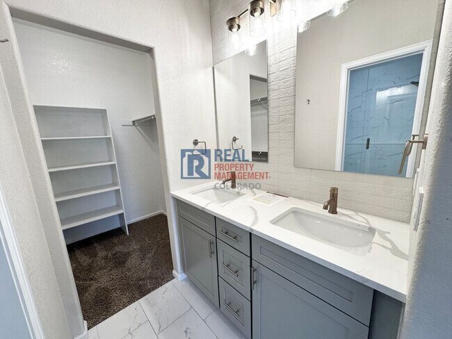 Building Photo - 1325 S Chambers Rd