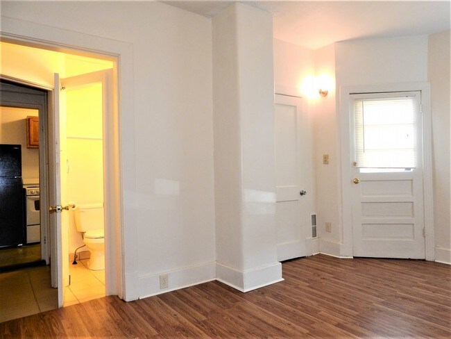 Building Photo - 1525 Arcade Avenue - 2