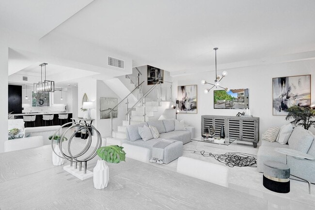 Building Photo - 3040 N Ocean Blvd