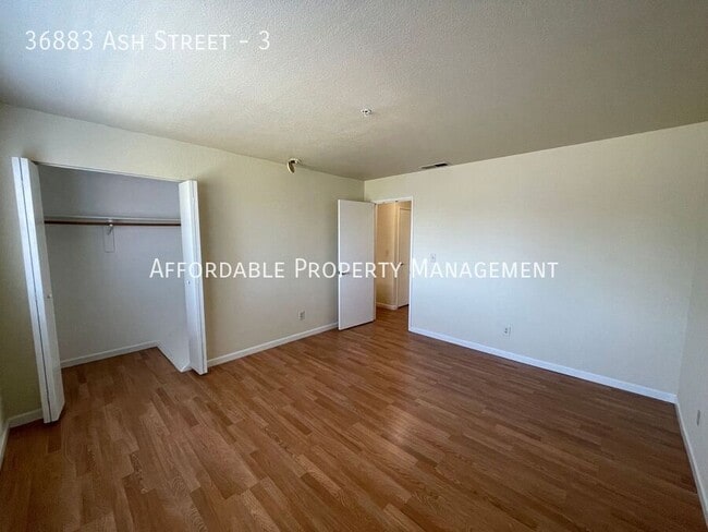 Building Photo - 36883 Ash St