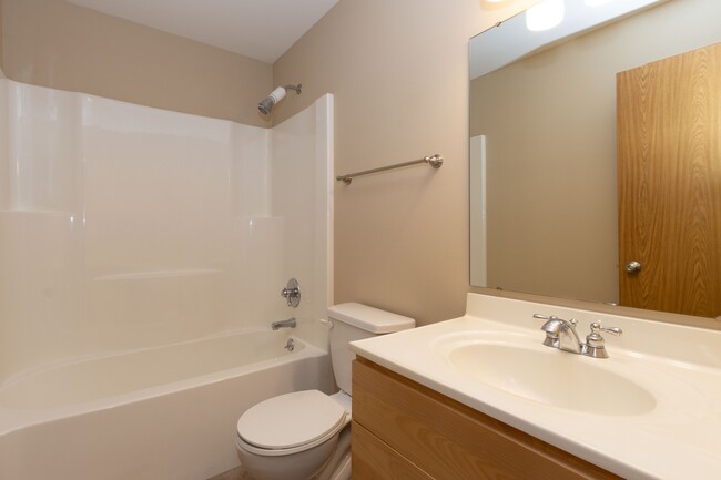 Full Bath #2 - 2nd Floor - 1894 N Dubuque Rd