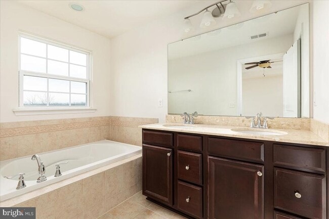 Building Photo - 139 Hornbeam Dr