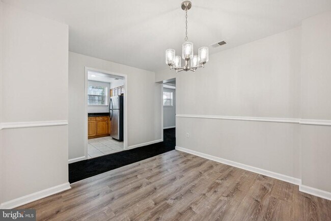 Building Photo - 14910 Cherrywood Dr