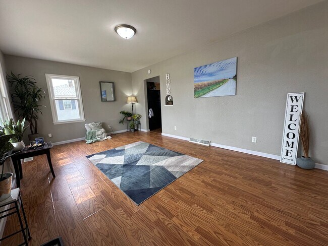 Building Photo - 3 bed, 1 1/2 bath Home for rent in Elk Run Heights