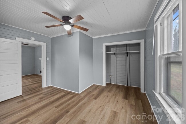 Building Photo - 713 2nd St Pl SW