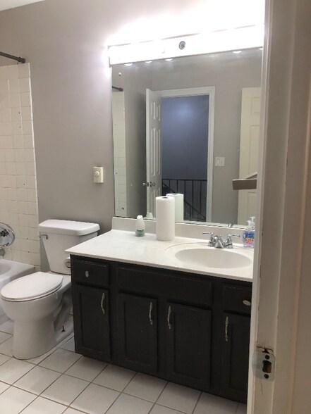 Building Photo - 33609 N Evergreen Dr