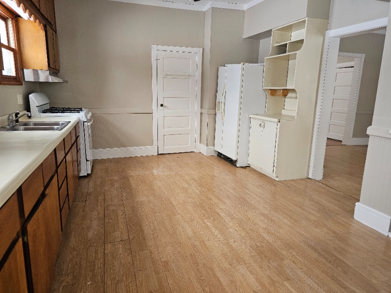 Building Photo - 107 S Hawley St