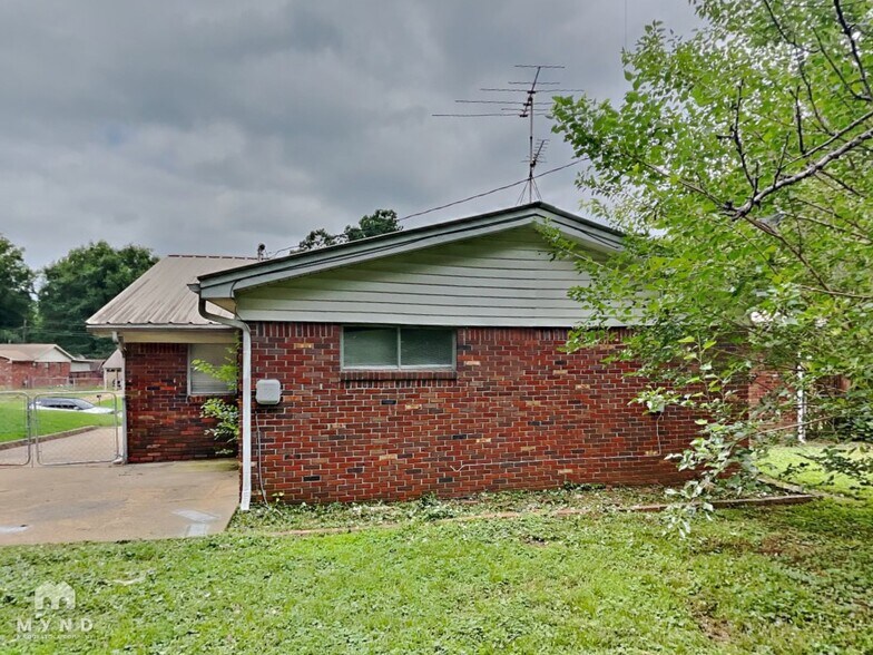 Building Photo - 1402 Moss Point Dr