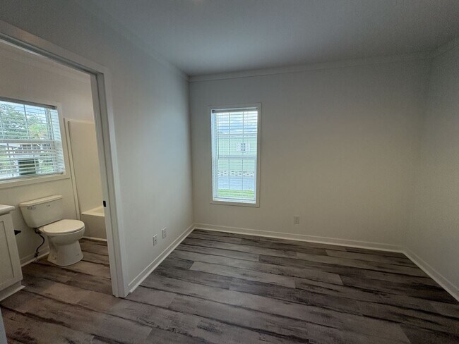 Building Photo - 3055 Lamplighter Dr