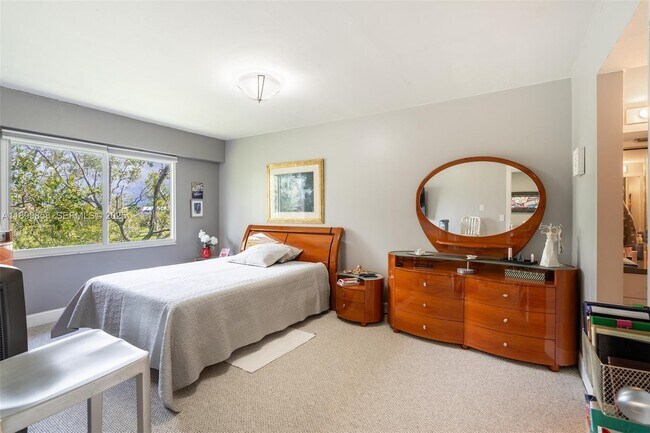 Building Photo - 1201 SW 128th Terrace