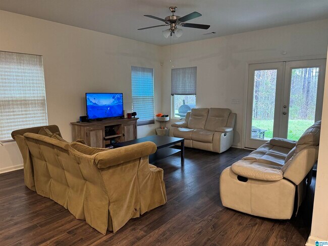 Building Photo - 204 Chelsea Park Rd