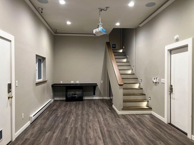 Building Photo - Pet-Friendly AMAZING Home Close To Town, Yet Private And Peaceful!