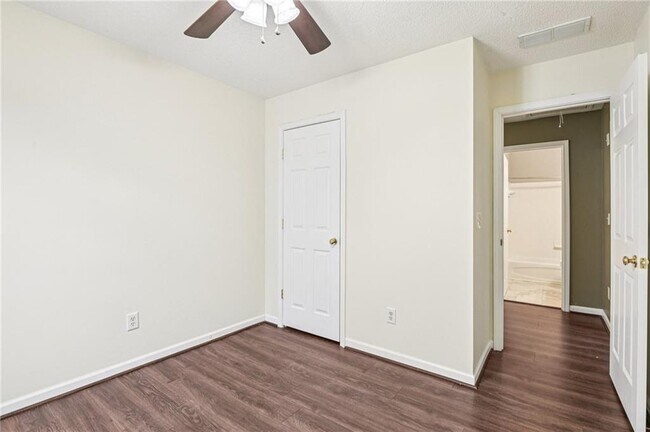 Building Photo - 1726 Taynton Cir