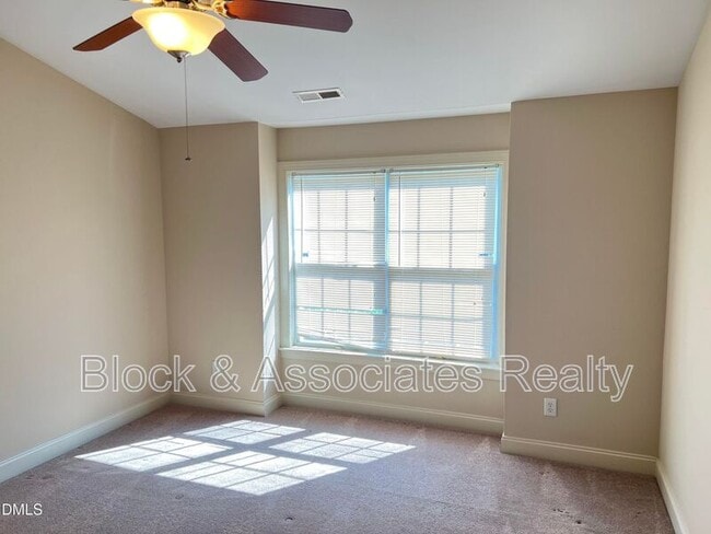 Building Photo - 1420 Dexter Ridge Dr