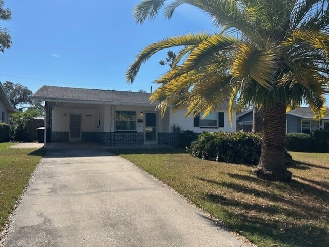 Building Photo - 5242 20th Ave N