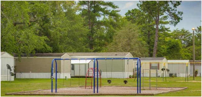 Building Photo - 3213 S Dingle Dr