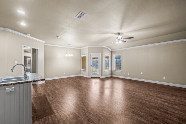 Building Photo - Spacious 3BR/2BA Duplex with 2-Car Garage & Stainless Appliances