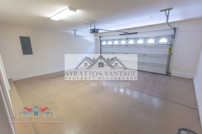 Building Photo - 900 S 94th St