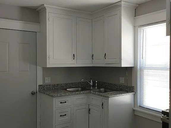 Building Photo - 3202 Caledonia St