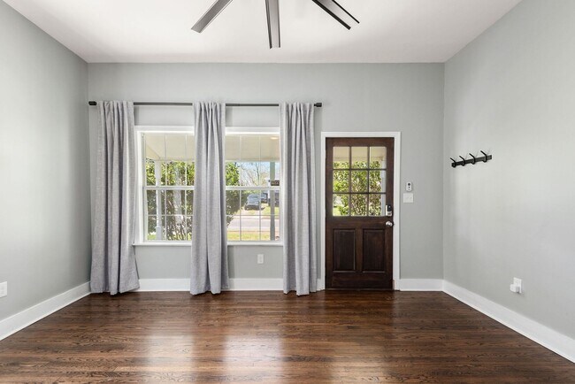 Building Photo - Located in the heart of Cleveland Park, this charming home has it all!