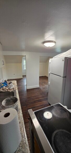 Building Photo - 75 Padanaram Rd