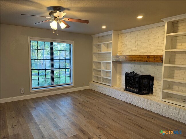 Building Photo - 506 Pecos Trail
