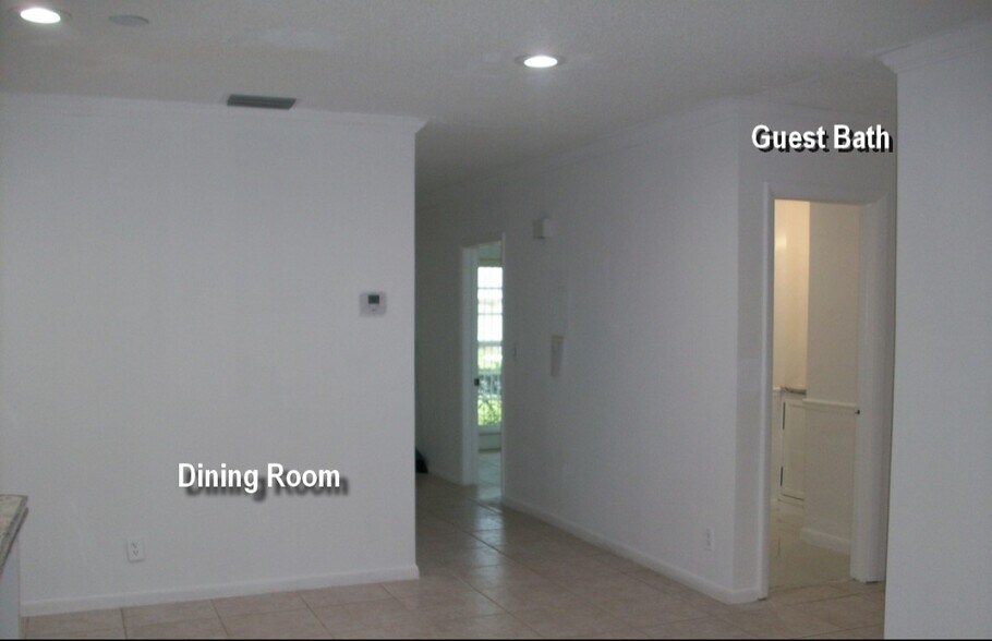 Building Photo - 8732 Bella Vista Dr