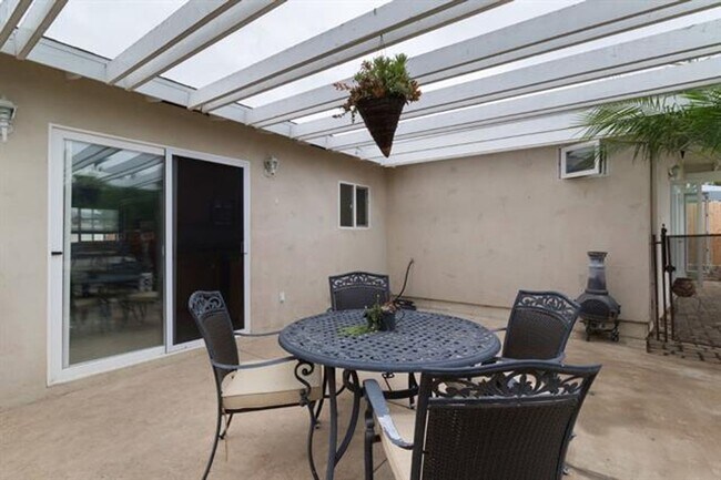 Building Photo - Lovely & Spacious Clairemont Home!  3BD/2BA w/ Pool & Hot Tub! Only - $5,495/mo