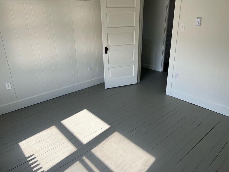 Building Photo - 133 W Pine St