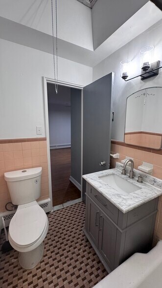 Building Photo - 330 Magee Ave