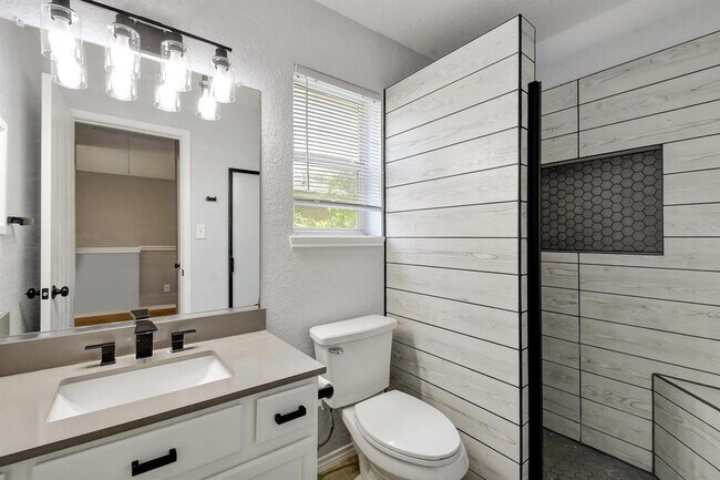 Building Photo - 4314 Knollbluff