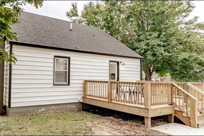 Building Photo - 906 North Main Street