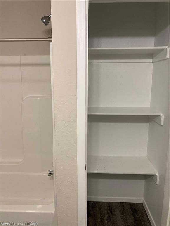 Building Photo - 8004 Dogwood Dr