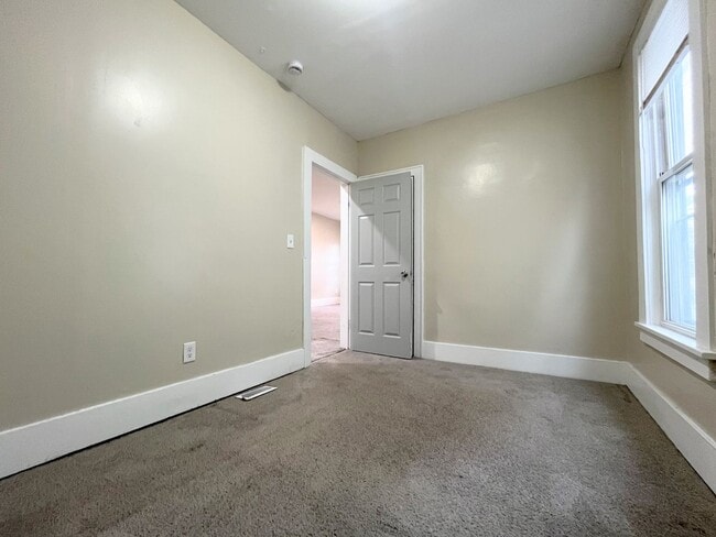 Building Photo - 501 Plymouth Ave