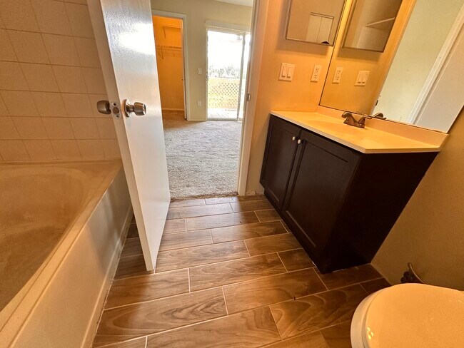 Building Photo - 4815 Via Palm Lakes