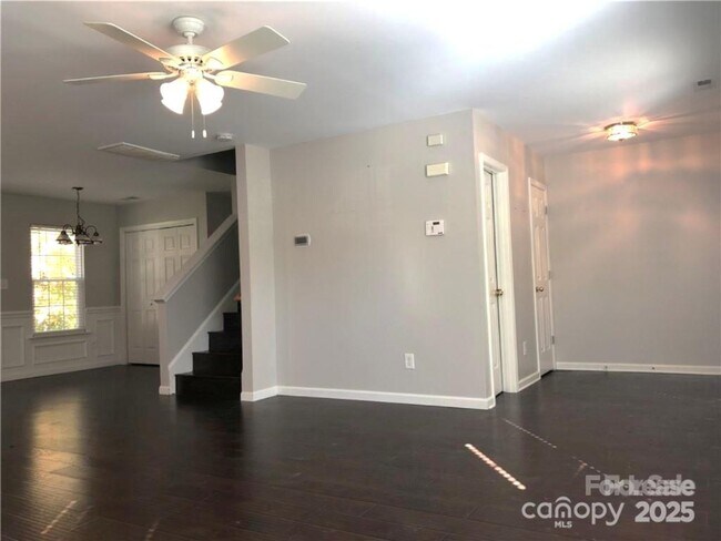 Building Photo - 231 Woodlynn Dr
