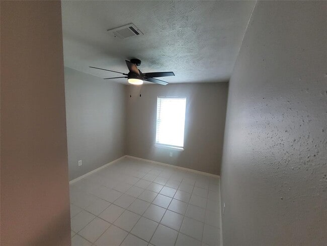 Building Photo - 2518 Fredericksburg Dr