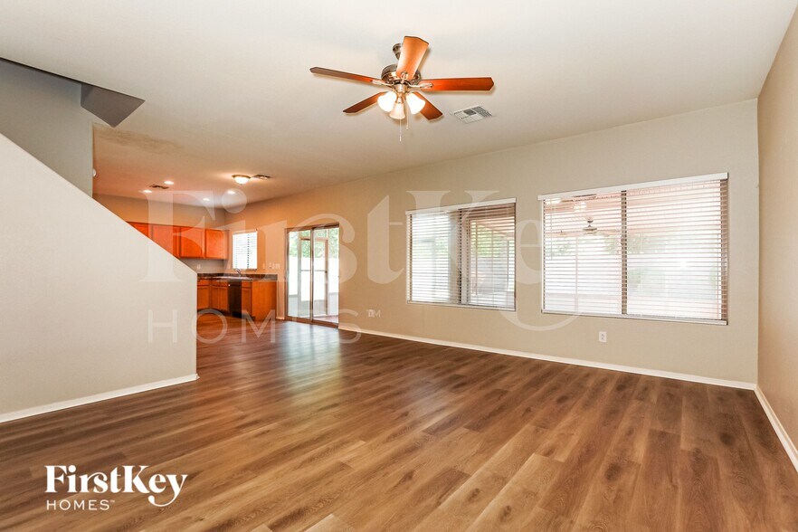 Building Photo - 617 E Payton Cir