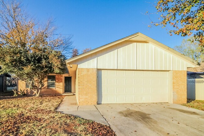 Building Photo - 10321 Koch Dr
