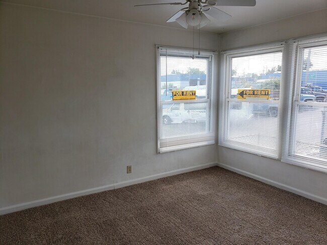 Building Photo - 8125 NE Mallory Ave