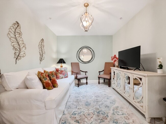 Building Photo - 2-bedroom + den condo in Lely Resort!
